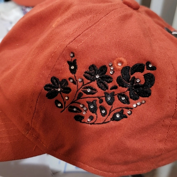 Emroidered baseball hat with rhinestones - Picture 1 of 5